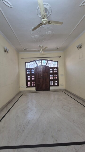 Room in 2 BHK Builder Floor at Sainik Colony – for Rent