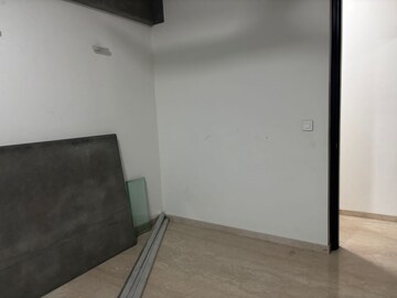 Room in 2 BHK Apartment at Peninsula Salsette 27, Byculla – for Rent
