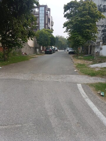Parking in 6+ BHK Independent House at RWA Apartments Sector 41, Sector 41 – for Sale