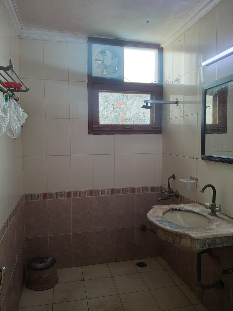 Bathroom, golf-enclave-society 4 Bedroom 2400 Sq.Ft. Apartment In Sector 21c Faridabad 8402789