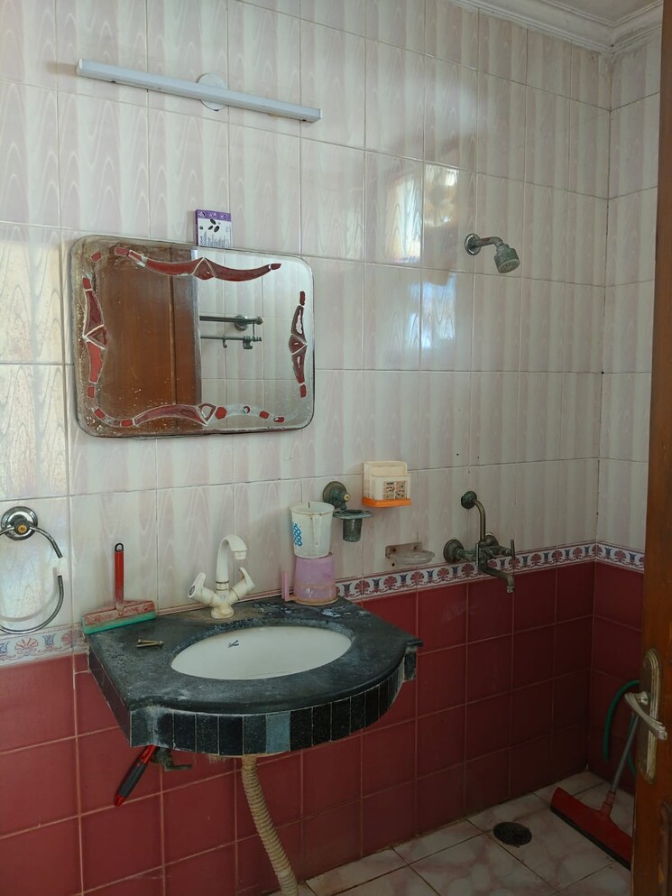 Bathroom, golf-enclave-society 4 Bedroom 2400 Sq.Ft. Apartment In Sector 21c Faridabad 8402789