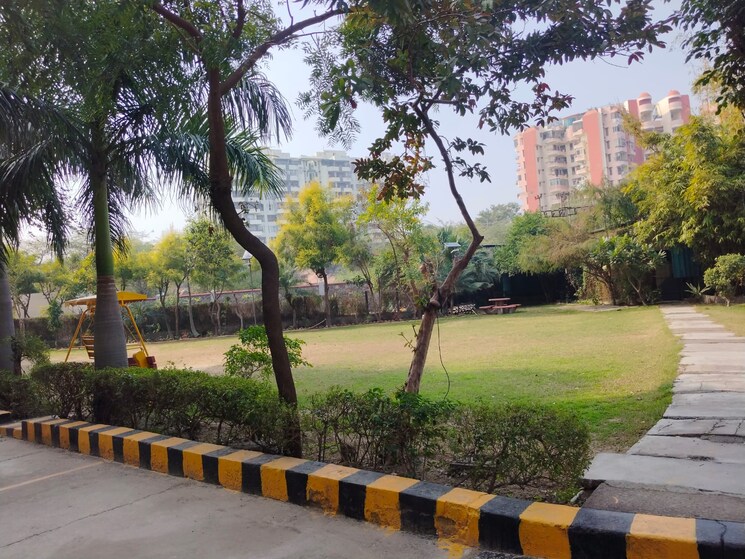 Garden, golf-enclave-society 4 Bedroom 2400 Sq.Ft. Apartment In Sector 21c Faridabad 8402789