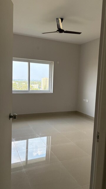 Room in 3 BHK Apartment at Mantri Webcity, Hennur – for Rent