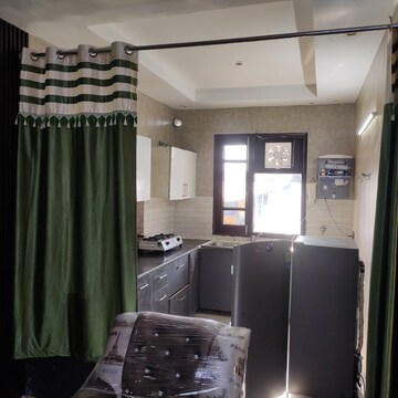 Living Room in 4 BHK Builder Floor at Vip Road – for Rent
