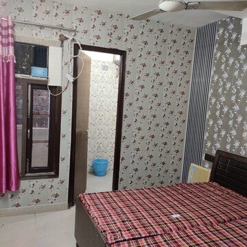 Bedroom in 4 BHK Builder Floor at Vip Road – for Rent