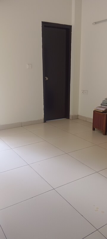 Room in 2.5 BHK Apartment at Sikka Karmic Greens, Sector 78 – for Rent