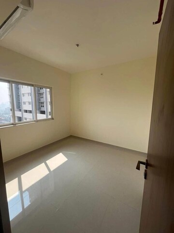 1 BHK Apartment For Rent in Omkar Signet, Malad East
