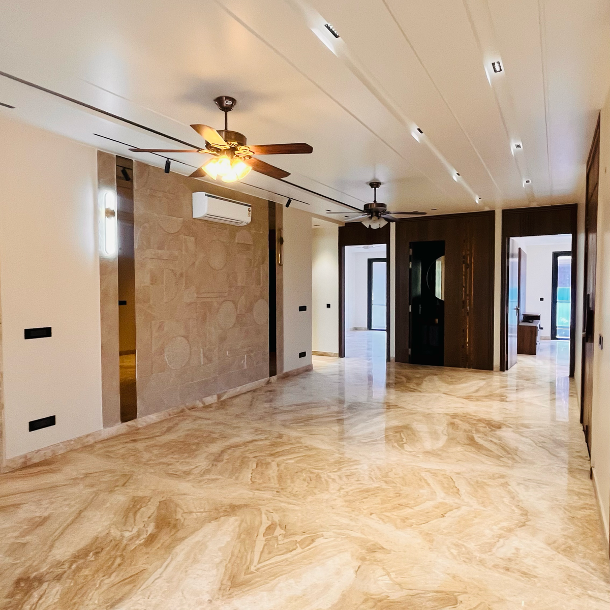 4 BHK + Servant Room 360 Sq.Yd. Builder Floor in Arcade 48