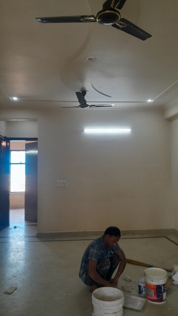 Furnished Amenities in 3 BHK Builder Floor at Unitech South City II, Sector 50 – for Rent