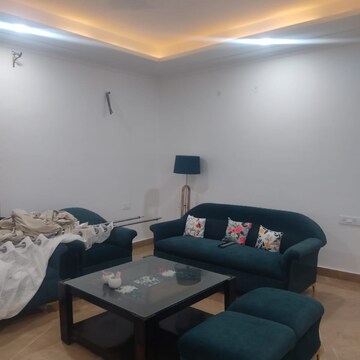 Living Room in 4 BHK Builder Floor at Sector 43 – for Rent