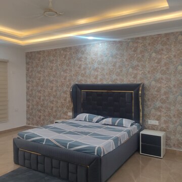 Bedroom in 4 BHK Builder Floor at Sector 43 – for Rent