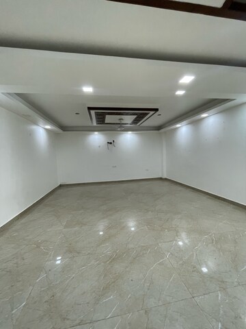 Room in 4 BHK Builder Floor at Sector 43 – for Rent