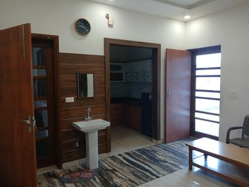 Living Room in 2.5 BHK Builder Floor at Sector 14 – for Rent