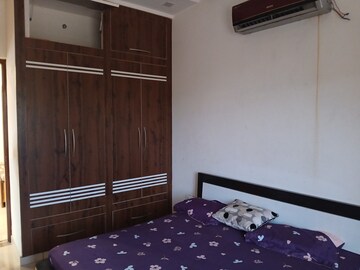 Room in 2.5 BHK Builder Floor at Sector 14 – for Rent