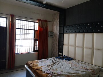 Bedroom in 5 BHK Builder Floor at Sector 14 – for Rent