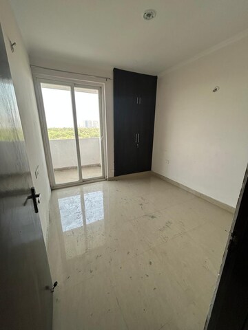 Room in 2.5 BHK Apartment at Amrapali Riverview, Amrapali Leisure Valley – for Rent