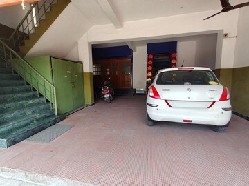 Parking in  Showroom at Vadapalani – for Rent