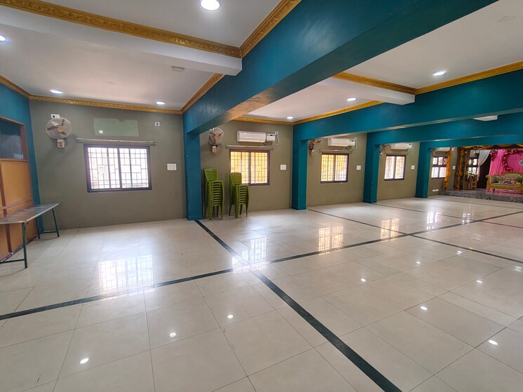  Parking, vadapalani Commercial Office Space in IT/SEZ 2000 Sq.Ft. In Vadapalani Chennai 8403112