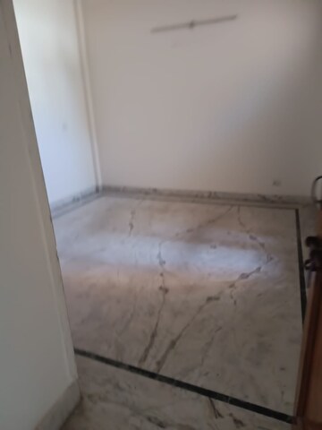 Room in 4 BHK Independent House at Sector 28 – for Rent