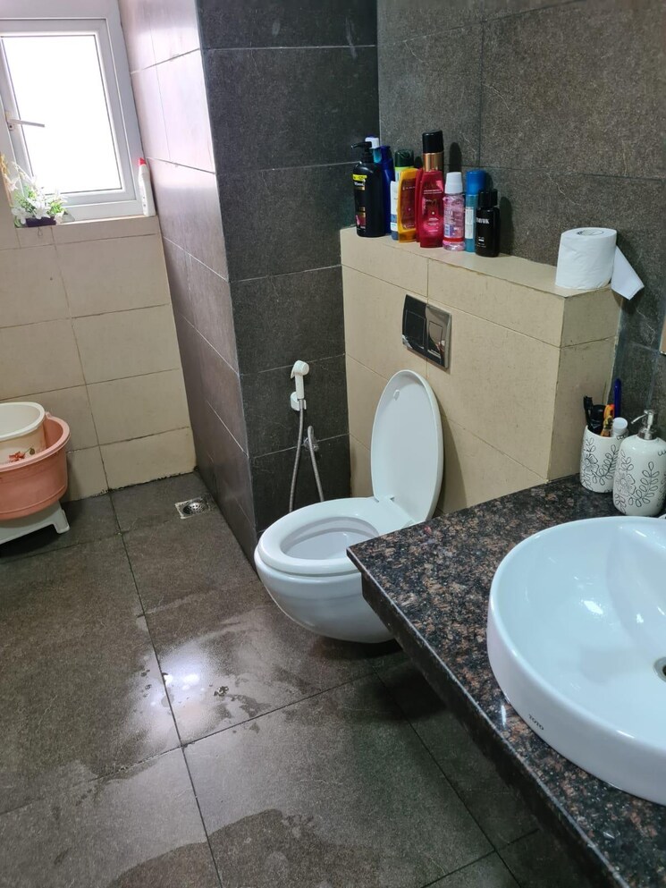 Bathroom, paras-irene 3 Bedroom 1830 Sq.Ft. Apartment In Sector 70a Gurgaon 8403123
