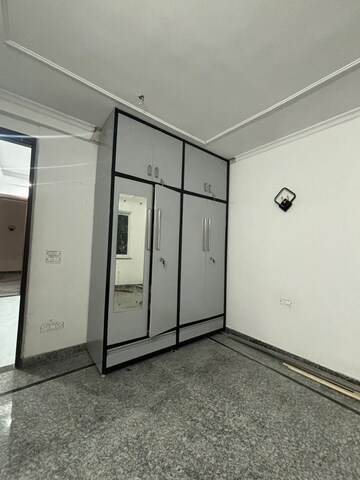 Room in 3 BHK Builder Floor at Saket – for Rent