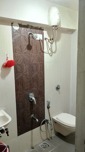 Furnished Amenities in 2 BHK Apartment at Kamanwala Manavsthal, Malad West – for Rent