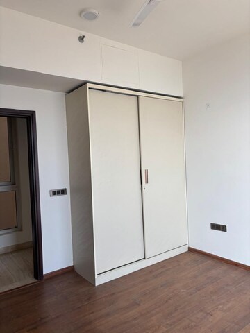 Room in 4 BHK Apartment at Mahindra Luminare, Sector 59 – for Rent