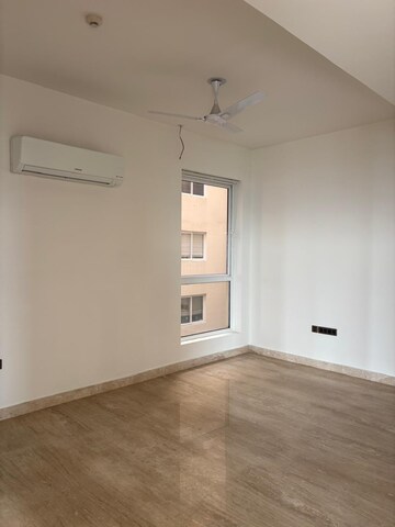 Room in 4 BHK Apartment at Mahindra Luminare, Sector 59 – for Rent