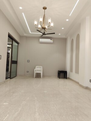 Room in 3 BHK Builder Floor at Nehru Enclave – for Sale