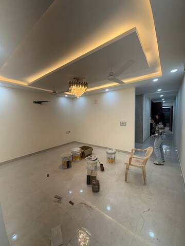 Room in 4 BHK Builder Floor at East Of Kailash – for Rent