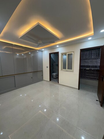 Room in 4 BHK Builder Floor at East Of Kailash – for Rent