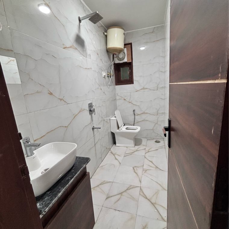 Bathroom, malviya nagar 3 Bedroom 1000 Sq.Ft. Builder Floor In Malviya Nagar Delhi 8403300