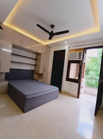 Room in 2 BHK Builder Floor at Sector 21 – for Rent