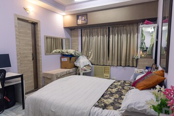 Bedroom in 4 BHK Apartment at Royal Accord Apartments, Andheri East – for Rent