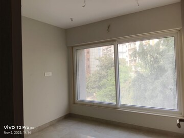 Room in 2 BHK Apartment at Pratham Saffron Heights, Andheri West – for Rent