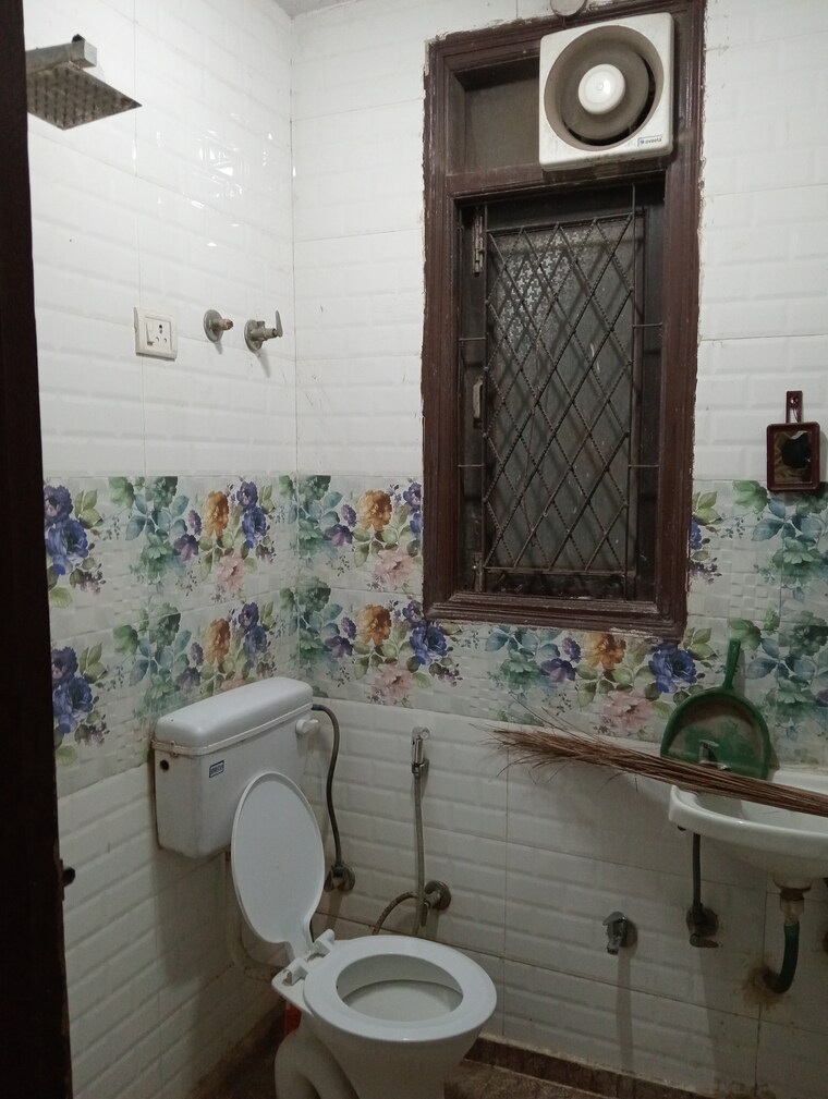 Balcony, govindpuri 1 Bedroom 360 Sq.Ft. Builder Floor In Govindpuri Delhi 8403355