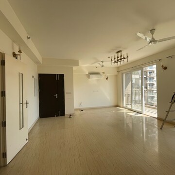 Room in 3 BHK Apartment at Conscient Heritage Max, Sector 102 – for Rent