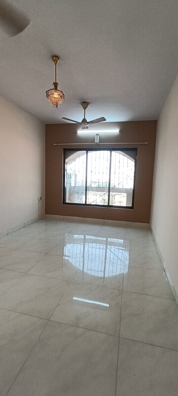 Room in 1 BHK Apartment at Sagar Avenue, Santacruz East – for Rent