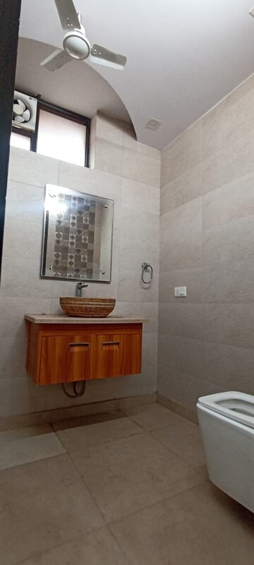 Furnished Amenities in 2.5 BHK Apartment at Paschim Vihar – for Rent