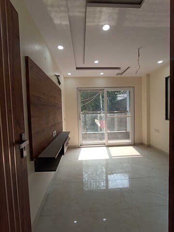 Building Lobby in 2.5 BHK Apartment at Paschim Vihar – for Rent