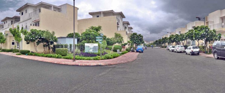 Garden, paramount-golfforeste-villas 3 Bedroom 2220 Sq.Ft. Villa In Zeta I Greater Noida Greater Noida 8403453