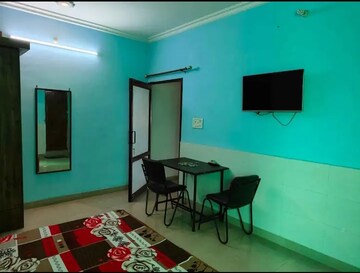 Master Bedroom in 1 BHK Villa at Aliganj – for Rent