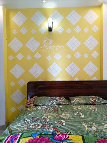 Furnished Amenities in 2.5 BHK Builder Floor at Dwarka Mor – for Rent