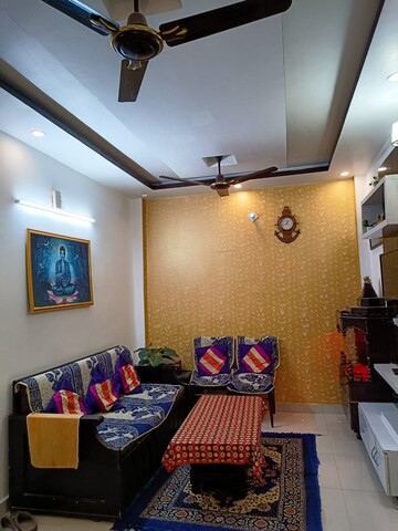 Furnished Amenities in 2.5 BHK Builder Floor at Dwarka Mor – for Rent