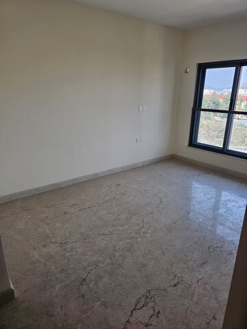 Room in 3.5 BHK Apartment at K Raheja Ascencio, Chandivali – for Rent