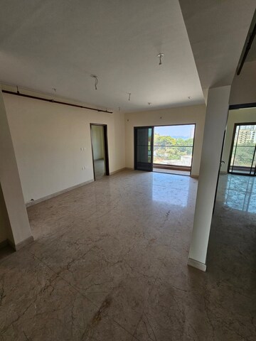 Room in 3.5 BHK Apartment at K Raheja Ascencio, Chandivali – for Rent