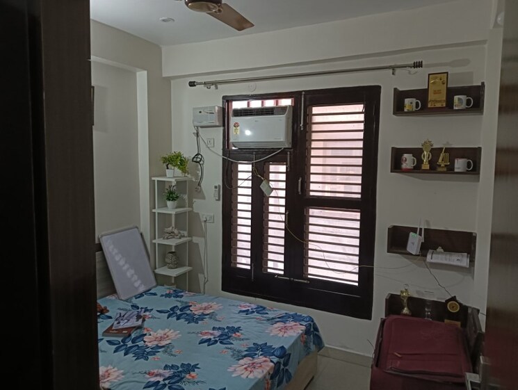 Room, sector 69 6+ Bedroom 108 Sq.Yd. Independent House In Sector 69 Gurgaon 8403647