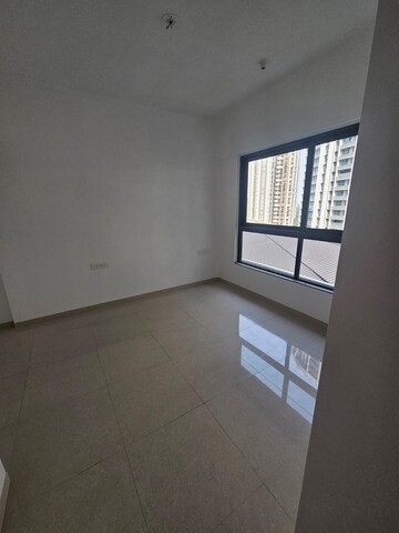Room in 2 BHK Apartment at Kalpataru Immensa, Kolshet Road – for Rent