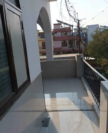 Balcony in 2 BHK Independent House at Aliganj – for Rent