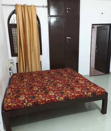 Bedroom in 2 BHK Independent House at Aliganj – for Rent